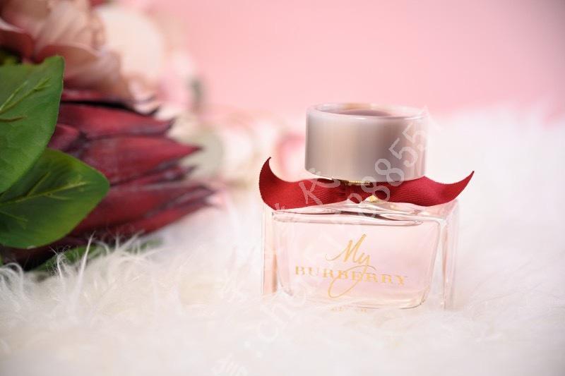 香水(女性用) Burberry blush Burberry (バーバリー) のアイコンフレグランスシリーズ「MY